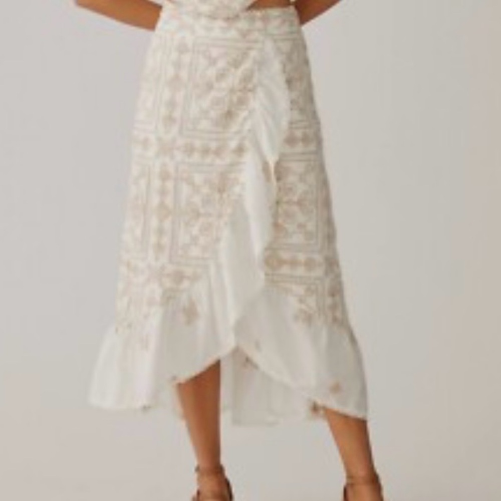 Anthropologie NWT white embroidered skirt w/ ruffle